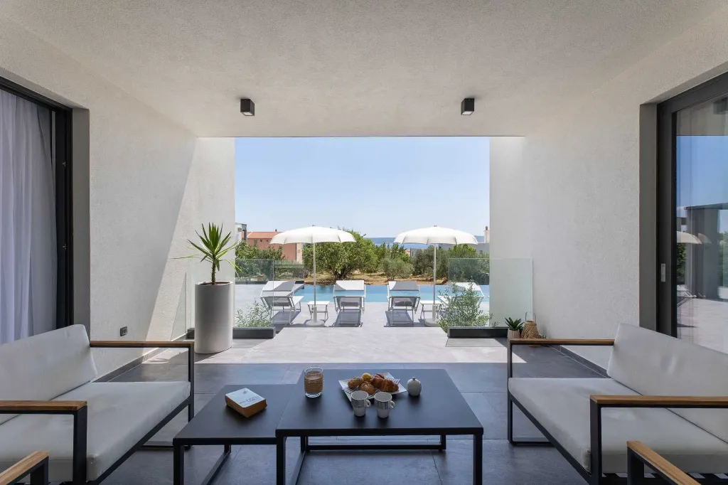 Family Villa Retreat with Pool, Kaštel Stari