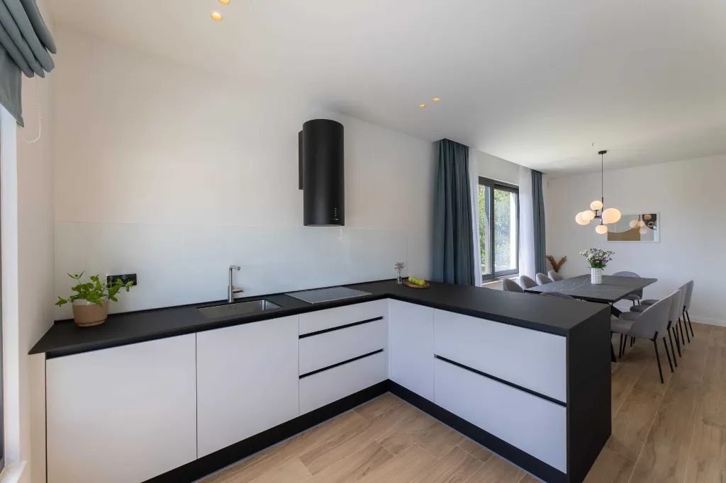 Family Villa Retreat with Pool, Kaštel Stari