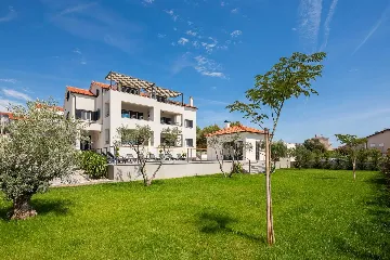 Contemporary 6-Bedroom Villa Retreat in Šibenik