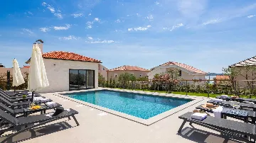 Contemporary 6-Bedroom Villa Retreat in Šibenik