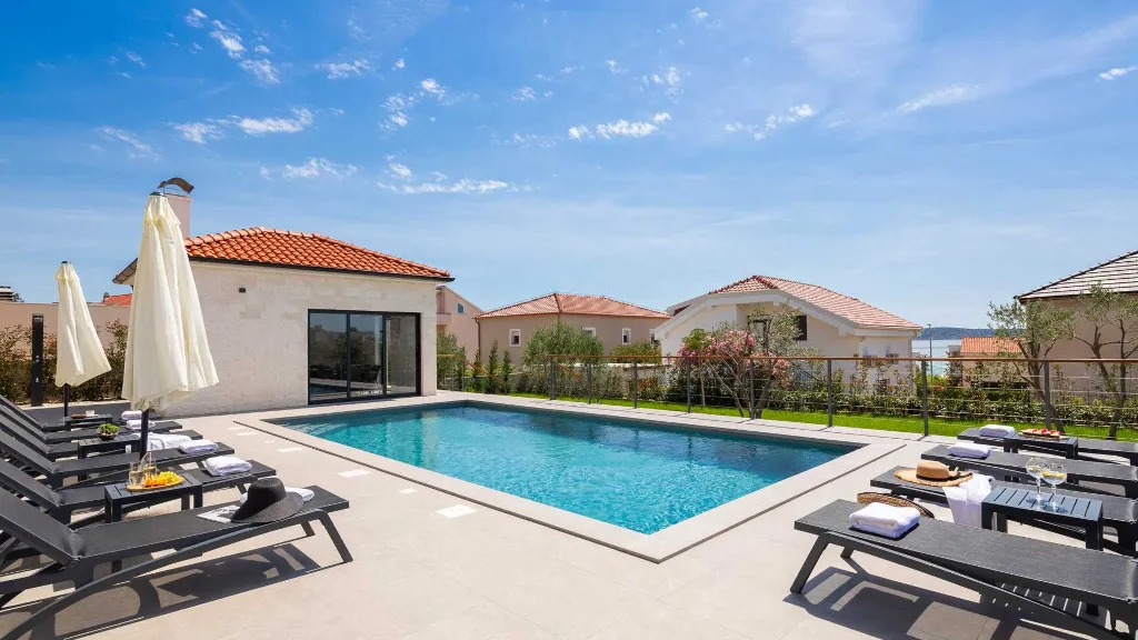 Contemporary 6-Bedroom Villa Retreat in Šibenik