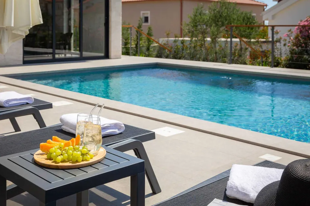 Contemporary 6-Bedroom Villa Retreat in Šibenik