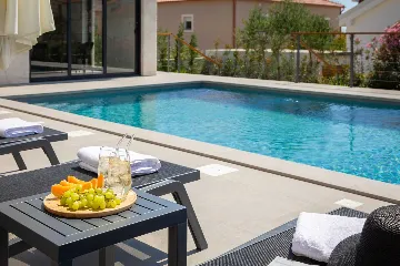 Contemporary 6-Bedroom Villa Retreat in Šibenik