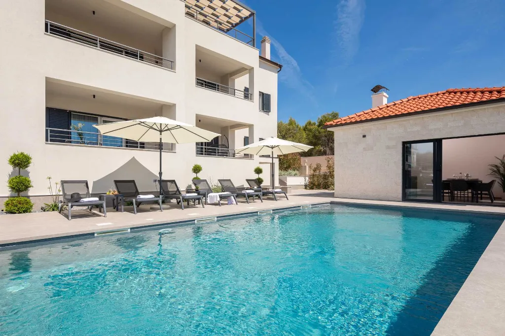 Contemporary 6-Bedroom Villa Retreat in Šibenik