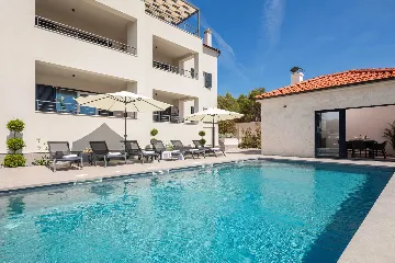 Contemporary 6-Bedroom Villa Retreat in Šibenik