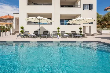 Contemporary 6-Bedroom Villa Retreat in Šibenik