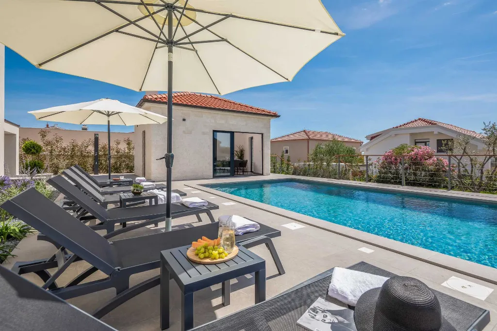Contemporary 6-Bedroom Villa Retreat in Šibenik