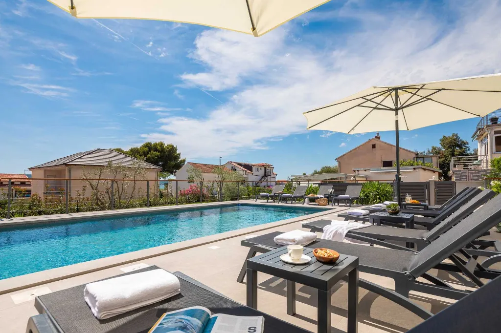 Contemporary 6-Bedroom Villa Retreat in Šibenik