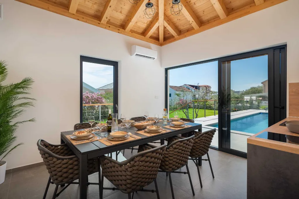 Contemporary 6-Bedroom Villa Retreat in Šibenik