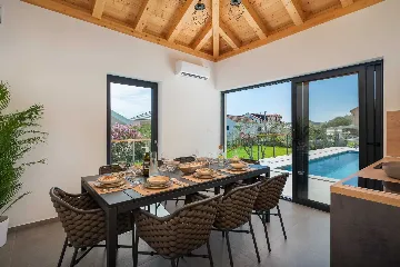 Contemporary 6-Bedroom Villa Retreat in Šibenik