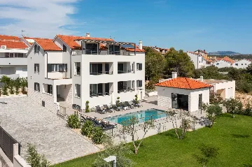 Contemporary 6-Bedroom Villa Retreat in Šibenik
