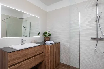 Contemporary 6-Bedroom Villa Retreat in Šibenik