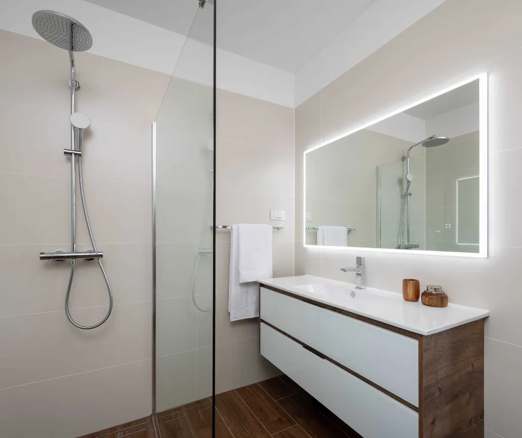 Contemporary 6-Bedroom Villa Retreat in Šibenik