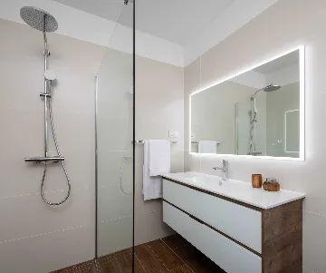 Contemporary 6-Bedroom Villa Retreat in Šibenik