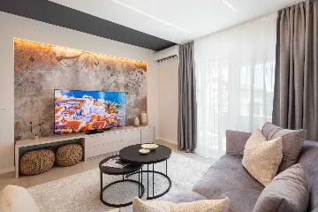 Contemporary 6-Bedroom Villa Retreat in Šibenik