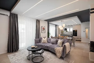 Contemporary 6-Bedroom Villa Retreat in Šibenik