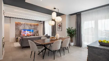 Contemporary 6-Bedroom Villa Retreat in Šibenik