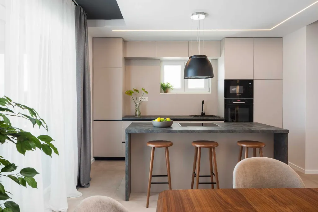 Contemporary 6-Bedroom Villa Retreat in Šibenik