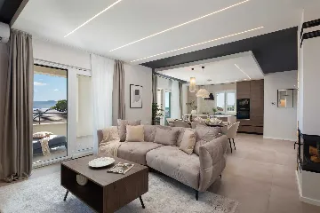 Contemporary 6-Bedroom Villa Retreat in Šibenik