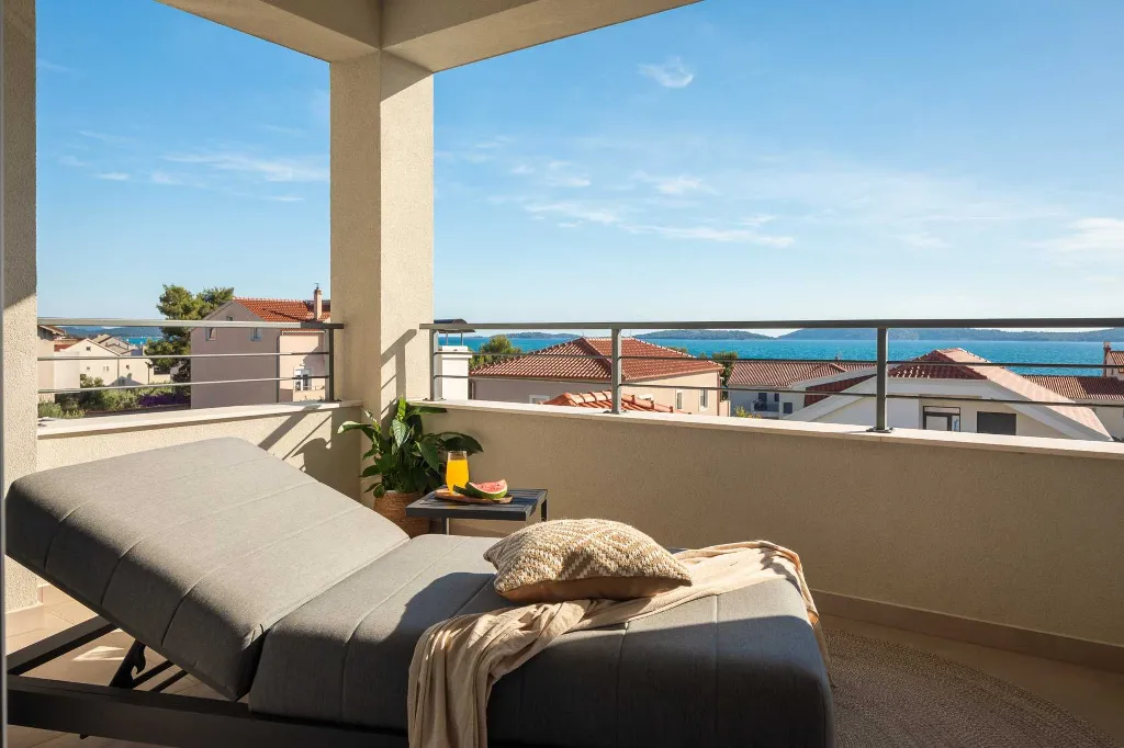 Contemporary 6-Bedroom Villa Retreat in Šibenik