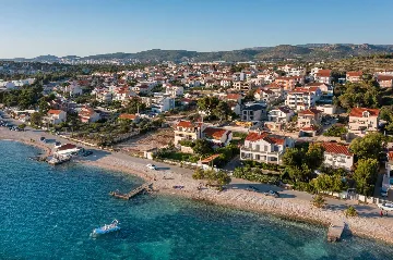 Contemporary 6-Bedroom Villa Retreat in Šibenik