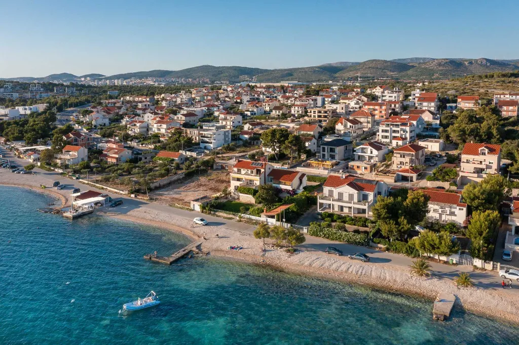 Contemporary 6-Bedroom Villa Retreat in Šibenik