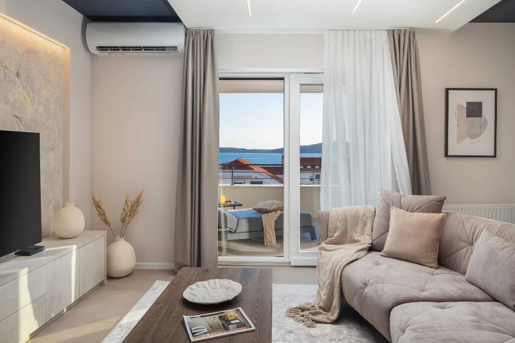 Contemporary 6-Bedroom Villa Retreat in Šibenik