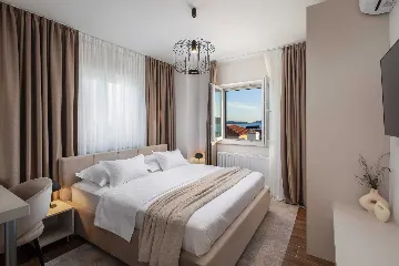 Contemporary 6-Bedroom Villa Retreat in Šibenik