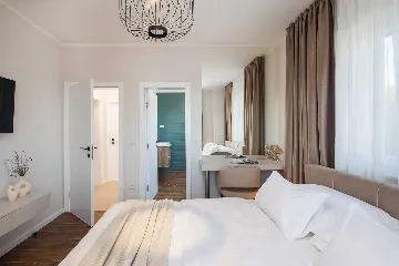 Contemporary 6-Bedroom Villa Retreat in Šibenik