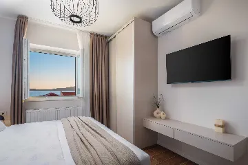 Contemporary 6-Bedroom Villa Retreat in Šibenik