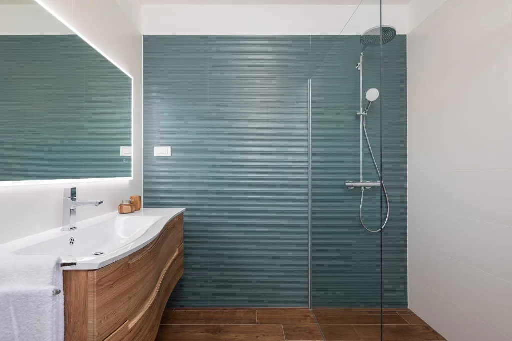 Contemporary 6-Bedroom Villa Retreat in Šibenik