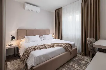 Contemporary 6-Bedroom Villa Retreat in Šibenik