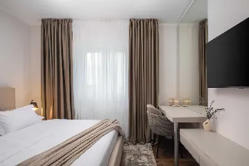 Contemporary 6-Bedroom Villa Retreat in Šibenik