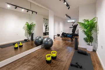 Contemporary 6-Bedroom Villa Retreat in Šibenik