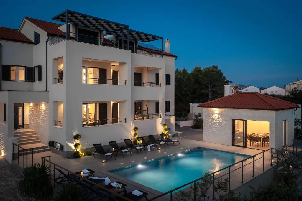 Contemporary 6-Bedroom Villa Retreat in Šibenik