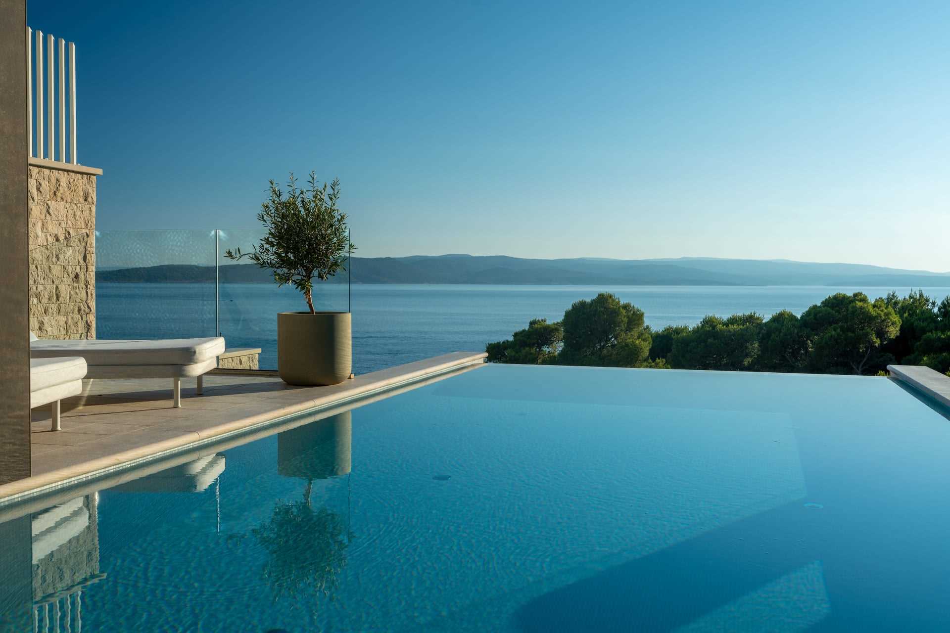 Luxury Villa Beyond Waves with Pool