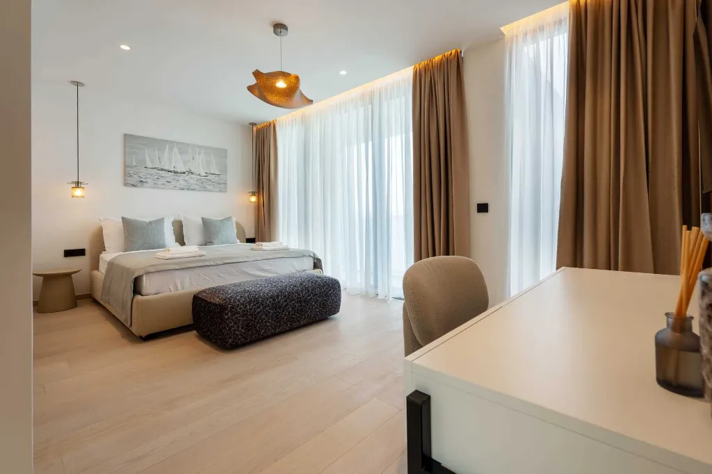 Modern Seaside Villa with Pool in Baška Voda