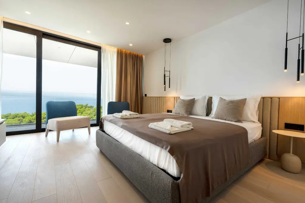 Modern Seaside Villa with Pool in Baška Voda
