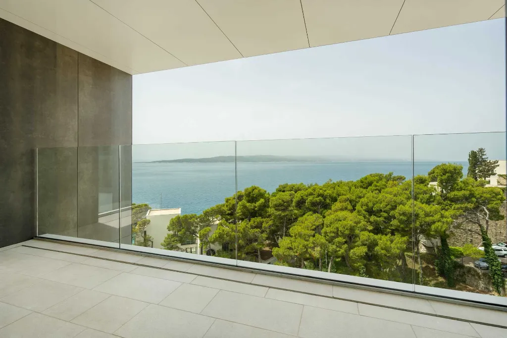 Modern Seaside Villa with Pool in Baška Voda
