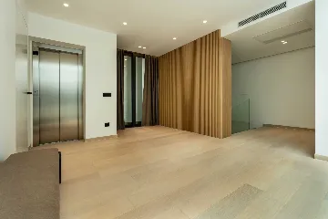 Modern Seaside Villa with Pool in Baška Voda