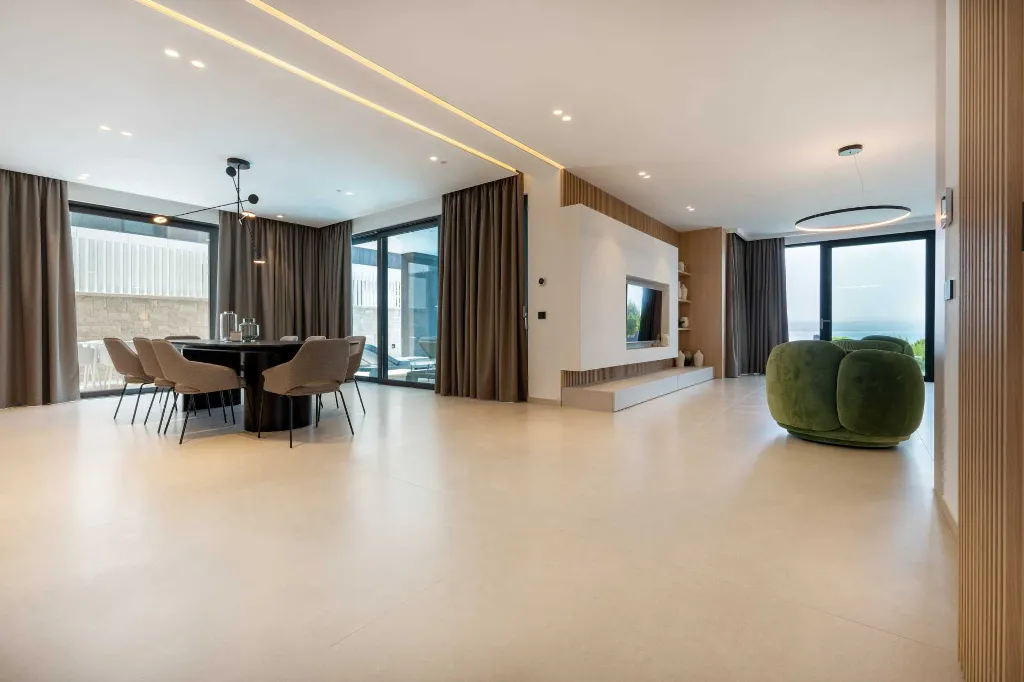 Modern Seaside Villa with Pool in Baška Voda