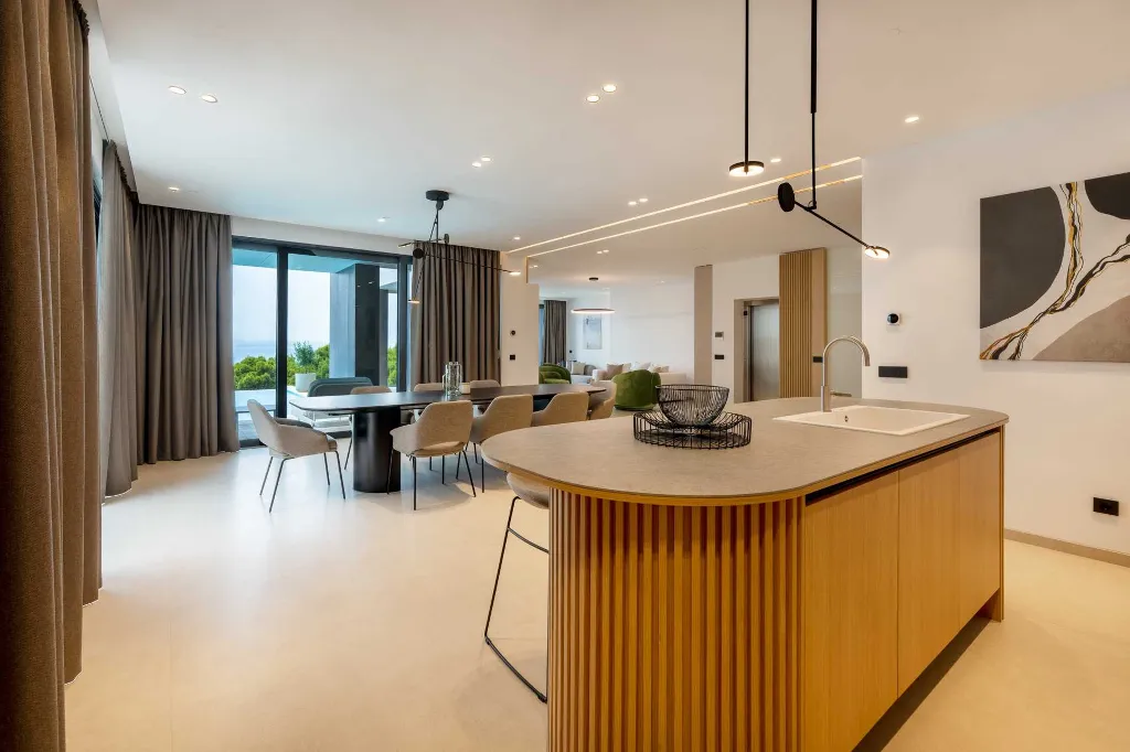 Modern Seaside Villa with Pool in Baška Voda