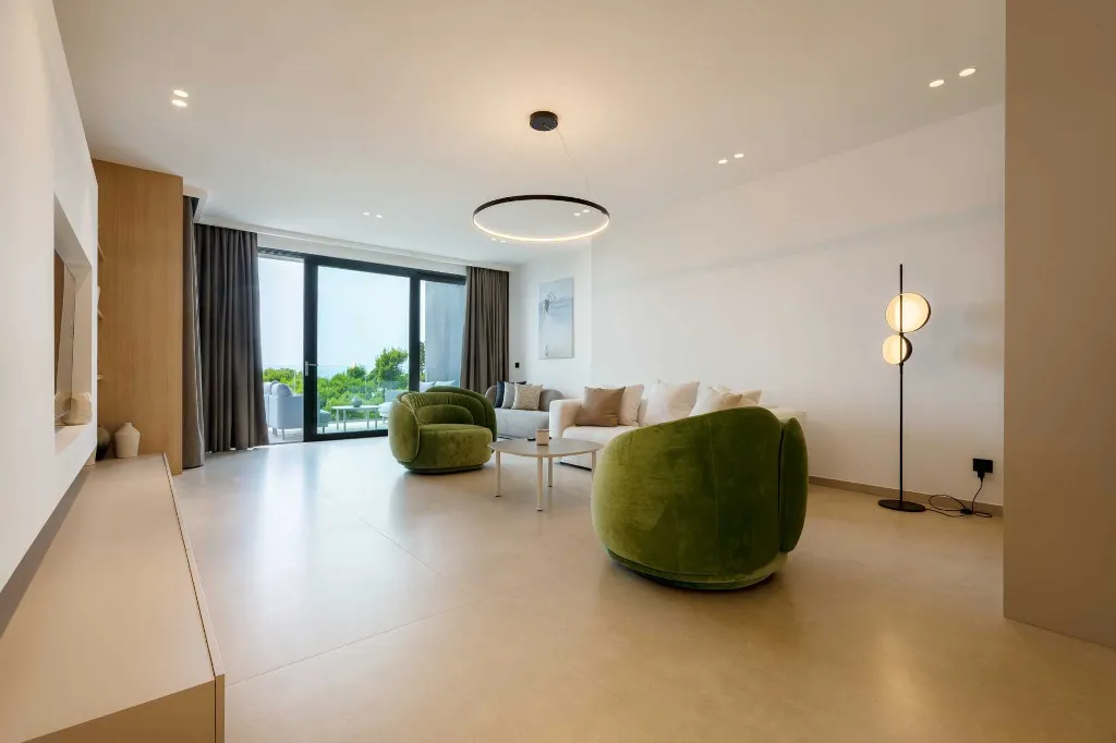 Modern Seaside Villa with Pool in Baška Voda
