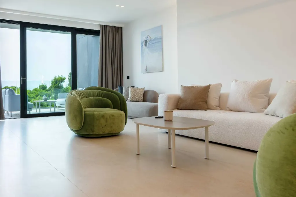 Modern Seaside Villa with Pool in Baška Voda