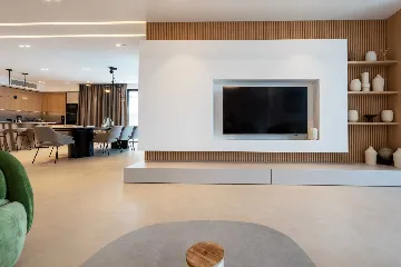 Modern Seaside Villa with Pool in Baška Voda