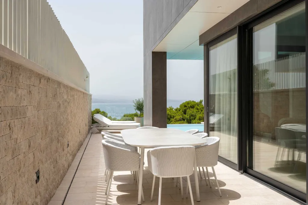 Modern Seaside Villa with Pool in Baška Voda