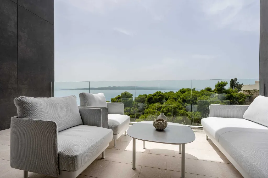 Modern Seaside Villa with Pool in Baška Voda