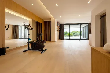 Modern Seaside Villa with Pool in Baška Voda