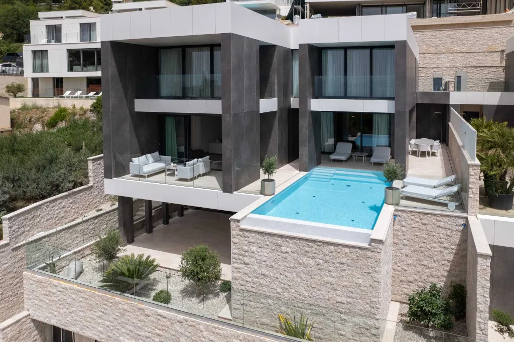 Modern Seaside Villa with Pool in Baška Voda