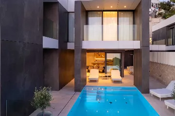 Modern Seaside Villa with Pool in Baška Voda